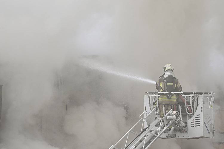 Siteler'de mobilya imalathanesinde yangın - Resim: 4